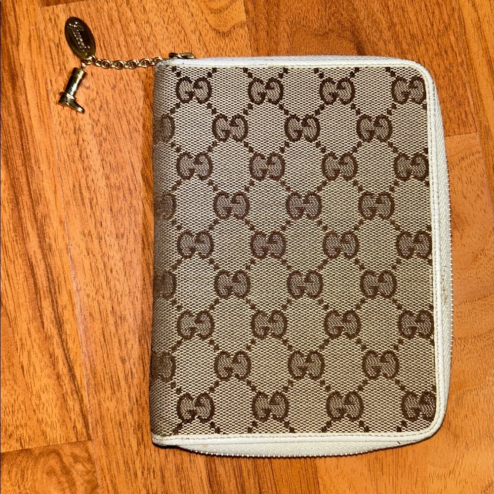 Authentic Gucci GG Zip Around Canvas Agenda with Charm Zipper Pull